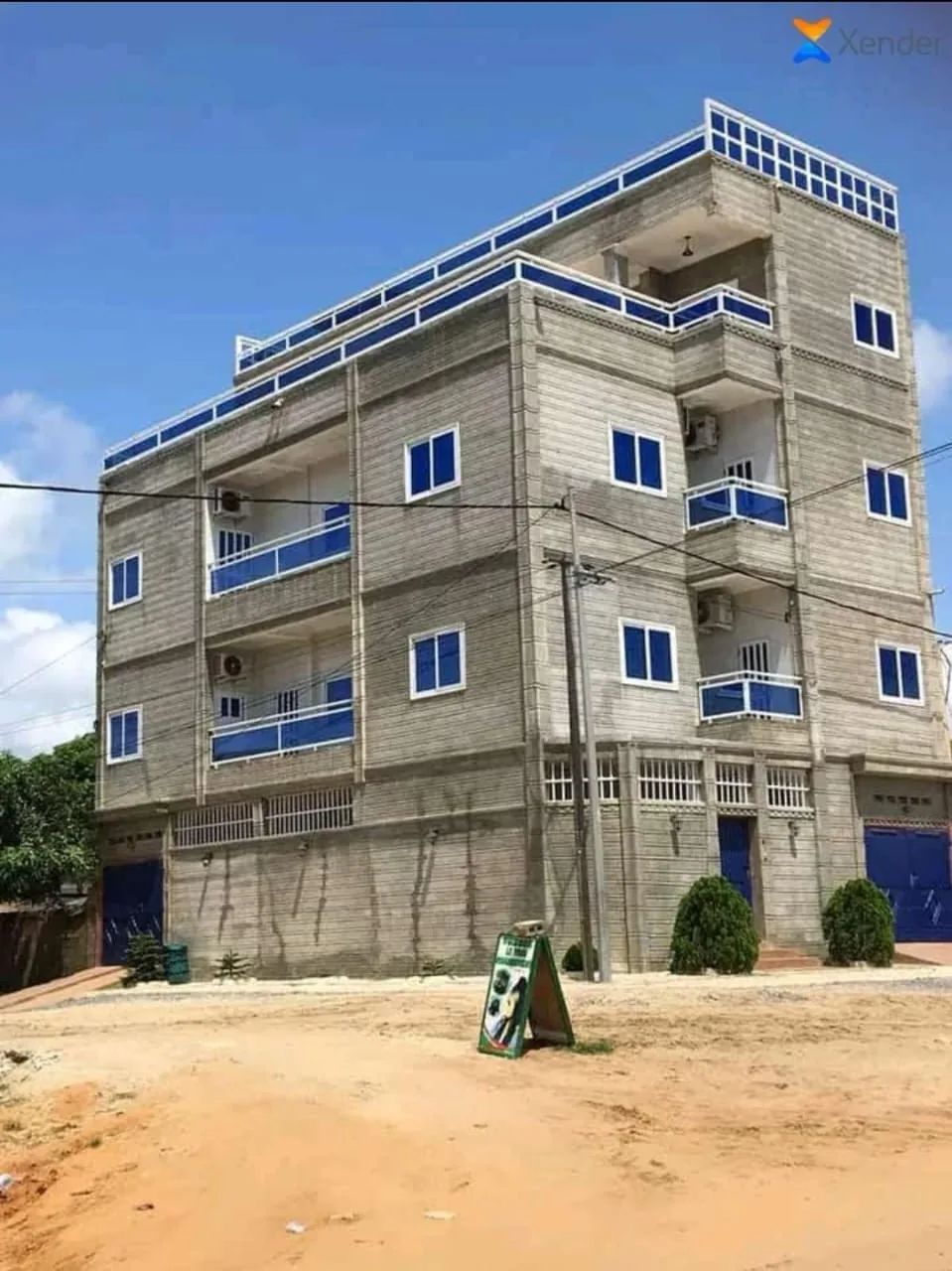Immeuble équipé de fenêtres aluminium à Lomé